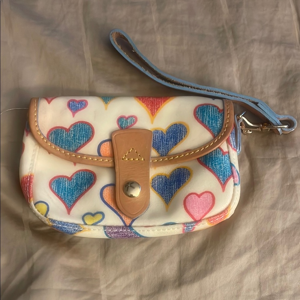 NWOT Vintage Dooney & Bourke White and Blue Heart Pattern Wristlet